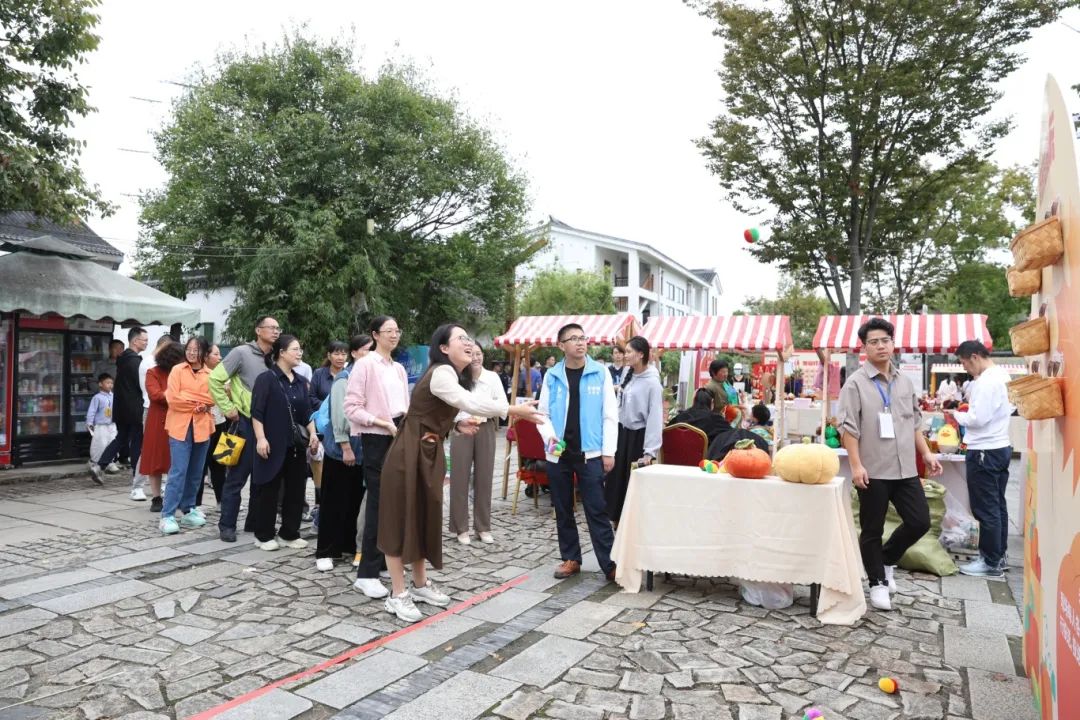 “金秋阅享 耕读梦龙”秋日市集在苏州黄埭镇举办