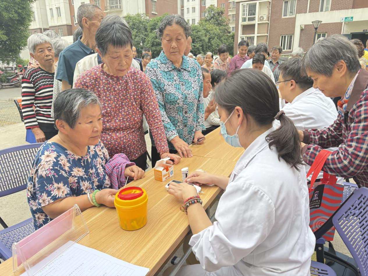 社区义诊零距离，健康服务惠万家