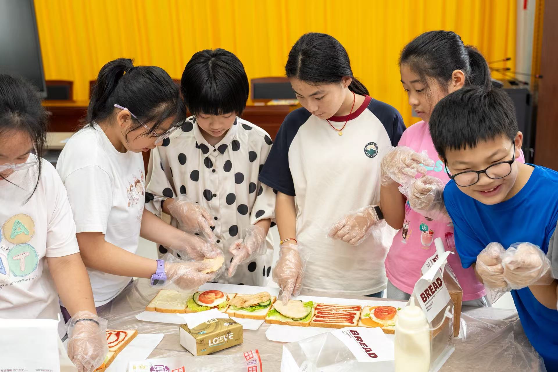 苏州吴中甪直镇青少年公益暑托服务开班