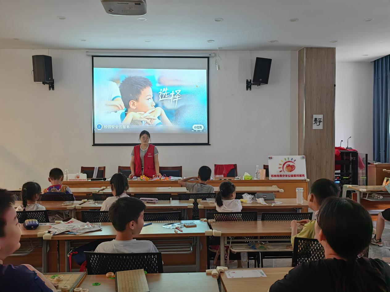 以影学法，筑牢成长法治防线
