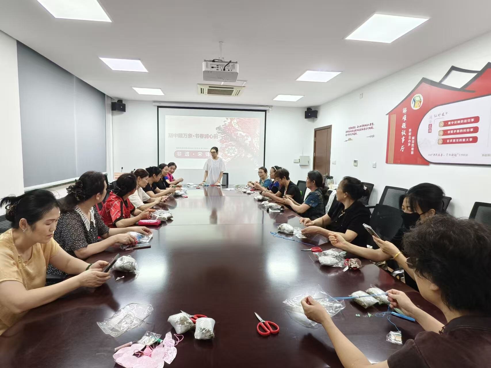 南亚花园社区开展“葫中藏万象·书卷润心田”阅读活动