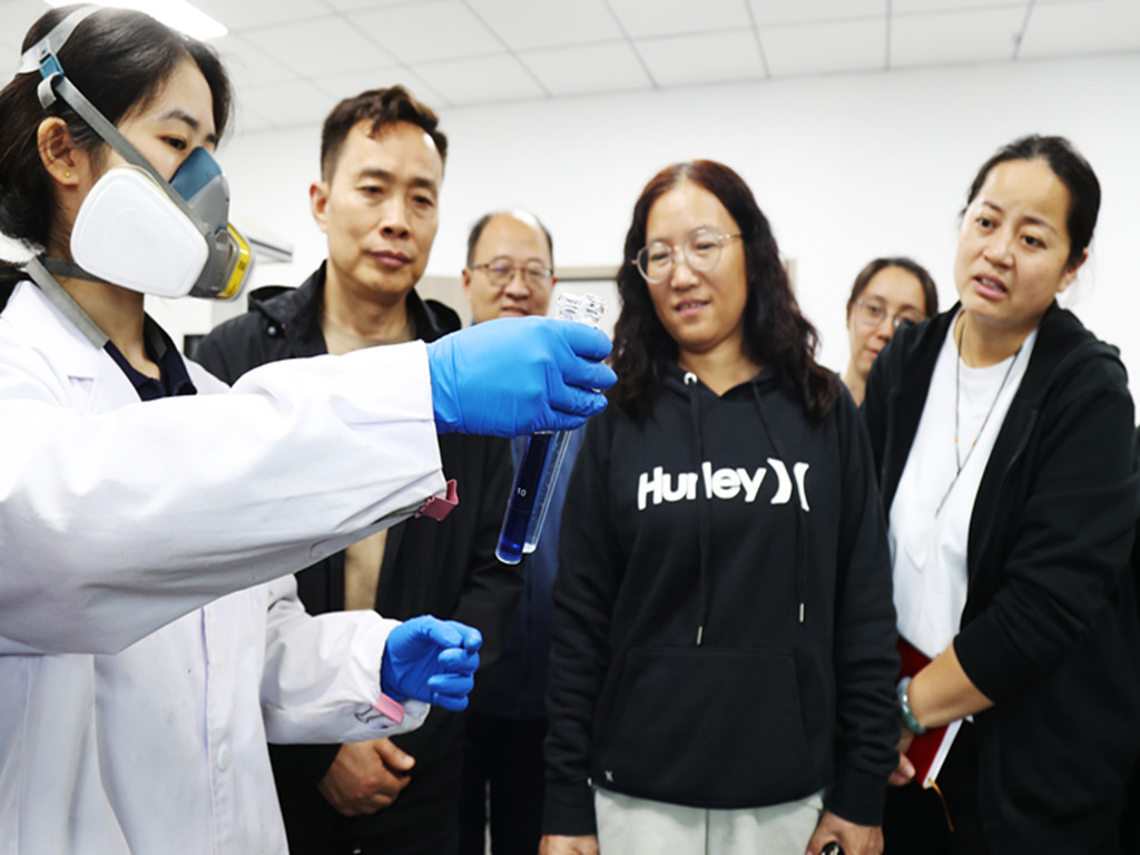 苏州新康社区市民走进“和源环保”，见证工业废物的“绿色蝶变”