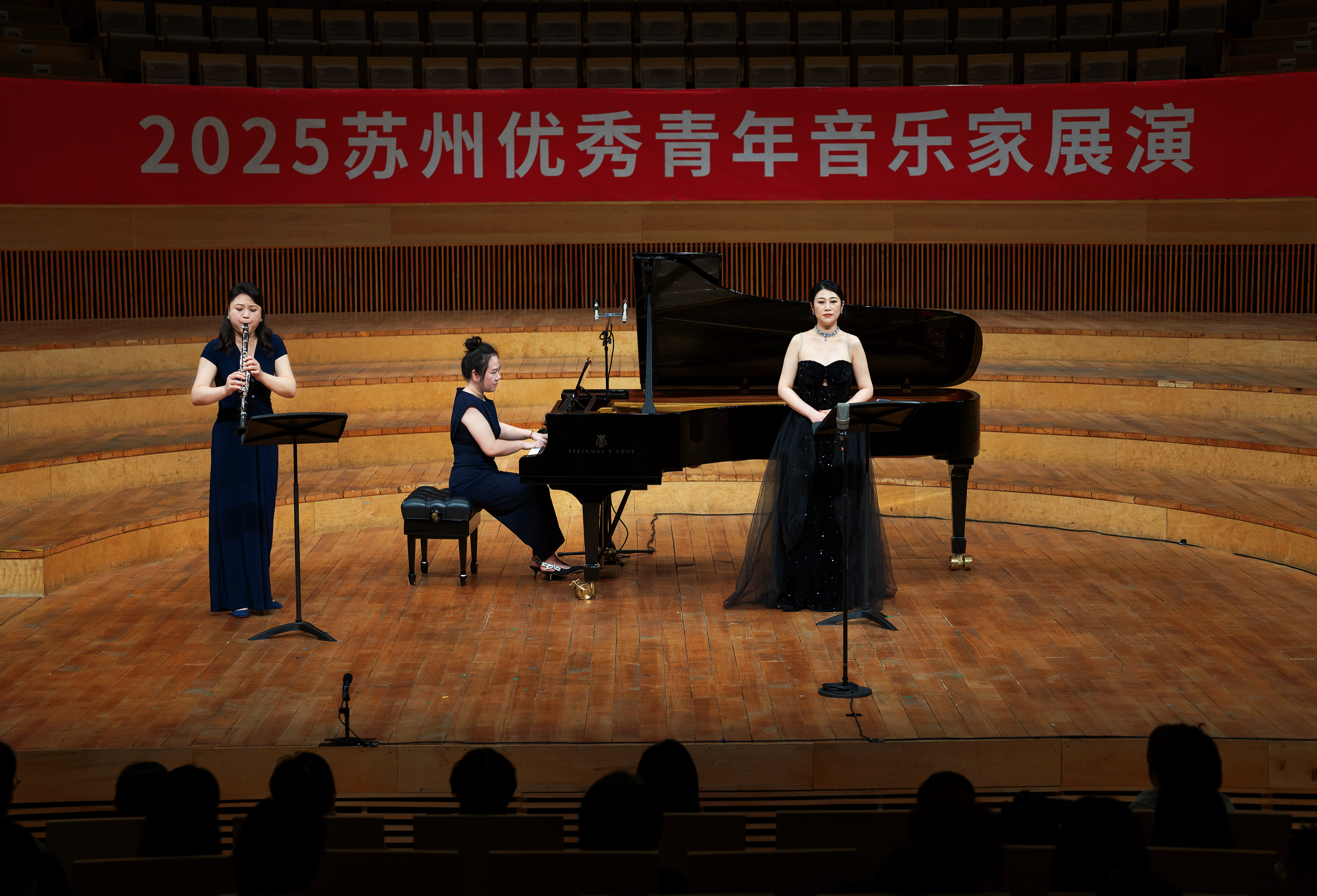 琴键织梦，钢琴家张志菲奏响动人诗篇