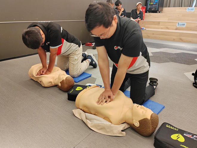 餐暖人更暖，顺丰同城党员骑士化身社区“卫士”，为老人送上主动关怀与应急守护