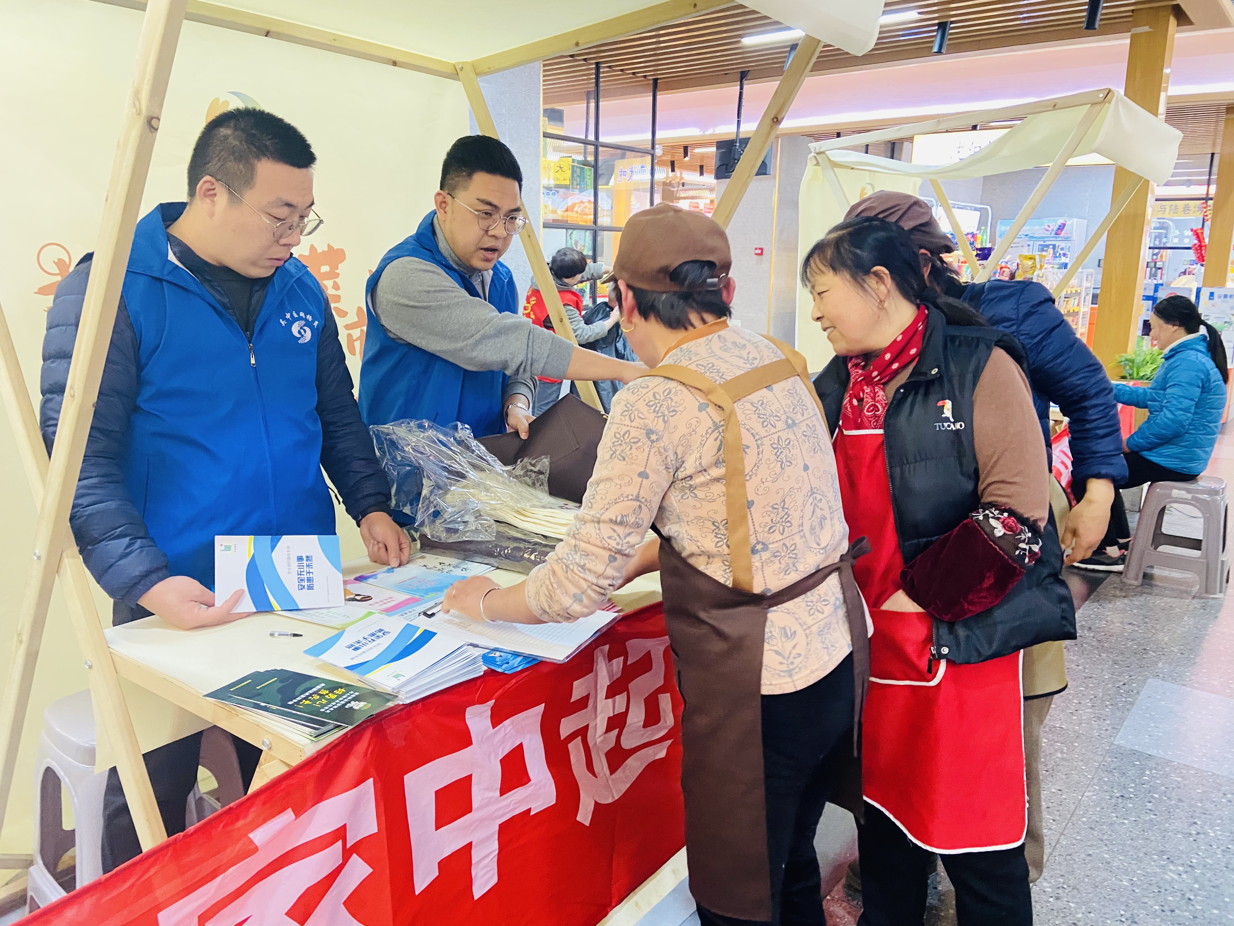 陆巷湾便民共建，暖到群众心坎上